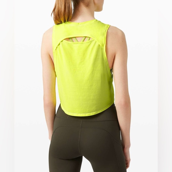 LULULEMON Cut Back Crop Tank Wash in Sublimado Pigment Dye Highlight Yellow Sz 4 - Picture 2 of 8